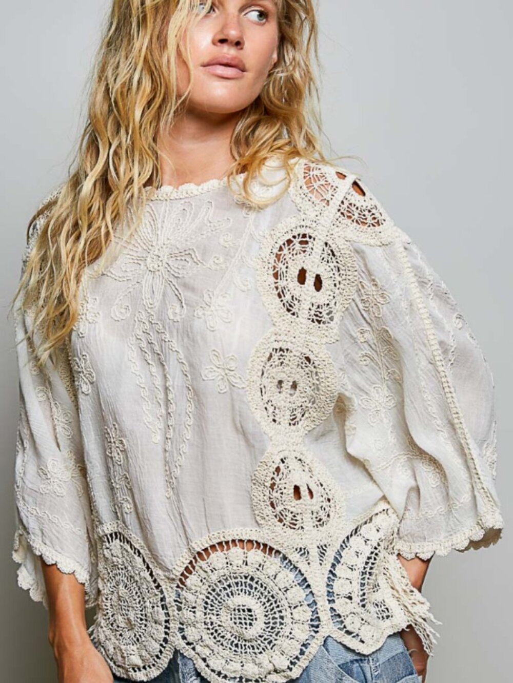 141. POL Round Neck Short Sleeve Floral Embroidery Top
